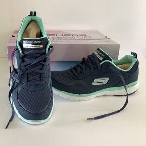 Ladies Sketchers  Flex Appeal 3.0 Sneakers size 8 Brand New